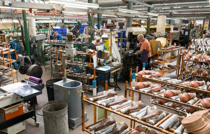 La manufacture Alfred Sargent à Rushden. Cette region est le berceau de la pompe masculine de luxe.