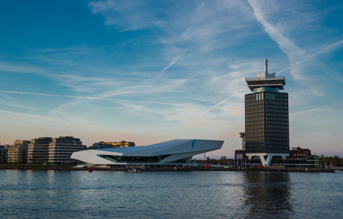 L’hôtel Sir Adam, à Amsterdam, se situe dans la tour A’dam, un ancien immeuble de bureaux des années 70 qui abritait les locaux du groupe Shell.