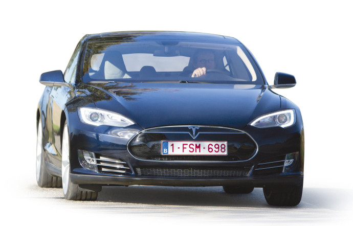 Tesla Model S 90D.