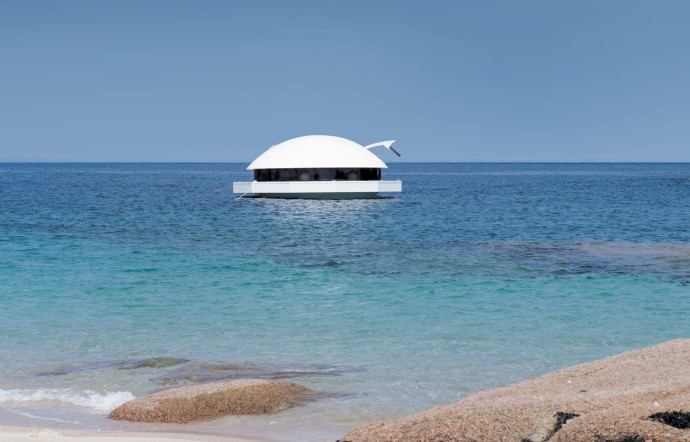 Le français Anthénea a mis au point une capsule flottante et énergétiquement autonome, signée par l’architecte naval Jean-Michel Ducancelle.