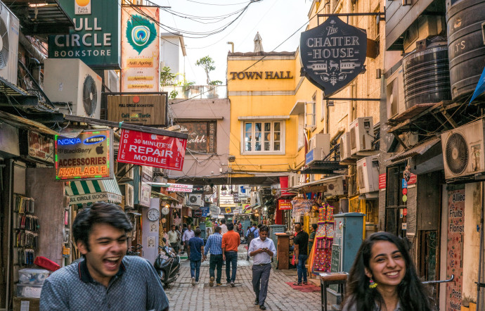 Certains quartiers attirent une clientèle aisée grâce à leurs restaurants et boutiques haut de gamme, à l’image de Khan Market.