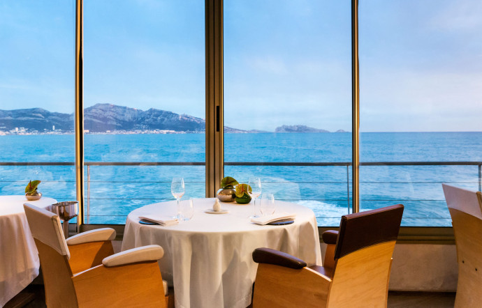 Les tables face à la mer du Petit Nice.