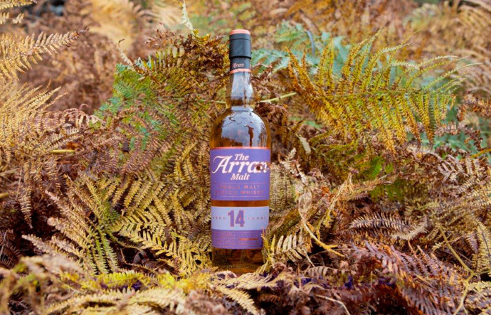 L’une des références phares de la maison, l’Arran Old Single Malt 14 ans, aux notes boisées et fermes.