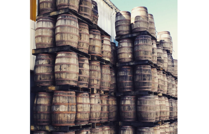 La Distillerie Warenghem est le premier acteur en France avec 2 000 hectolitres d’alcool pur produits par an, soit un cinquième de la production nationale.