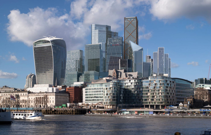 Le 1 Undershaft et la tour Twentytwo (au dernier plan) risquent de faire de l’ombre au 30 St Mary Axe de Foster + Partners, que les Londoniens appellent The Gherkin (le cornichon).