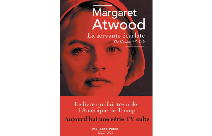 La Servante écarlate, Margaret Atwood, éd. Robert Laffont, 544 p., 11,50 €.
