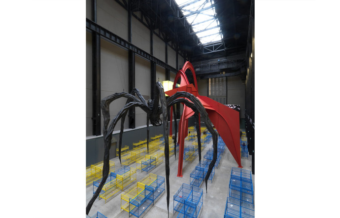 Le Turbine Hall de la Tate Modern transformé en dortoir par Dominique Gonzalez‑Foerster.