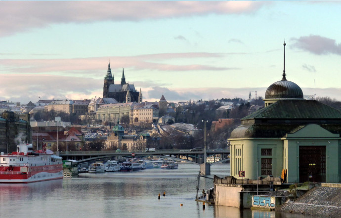 La vue depuis le pont d'Holesovice.