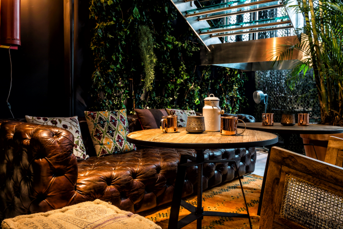 Les espaces du restaurant sont feutrés et intimistes, idéals pour se protéger du danger extérieur !