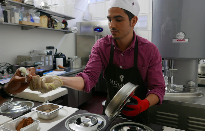 Adrian s’est lancé dans le business des glaces et des sorbets artisanaux. Momenti Gelato livre les traiteurs, restaurants et particuliers.