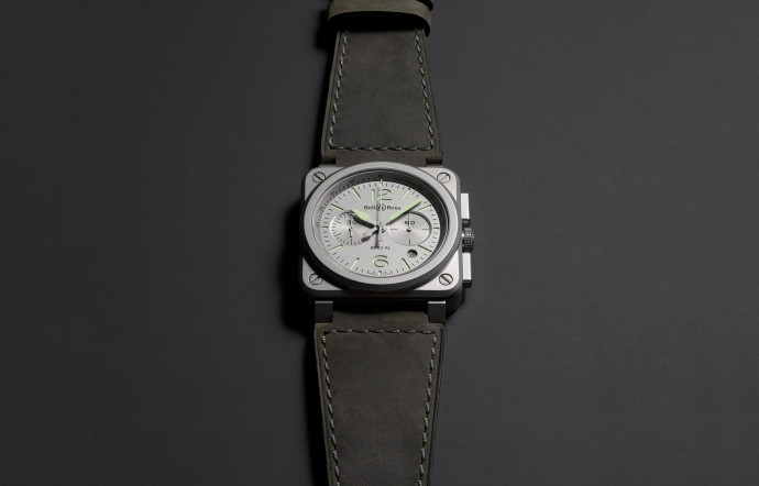 BR 03-94 Horolum, mouvement : calibre BR-CAL.301, mécanique automatique, verre : saphir traité antireflet, étanchéité : 100 mètres, boîtier : diamètre 42 mm. Disponible ici.