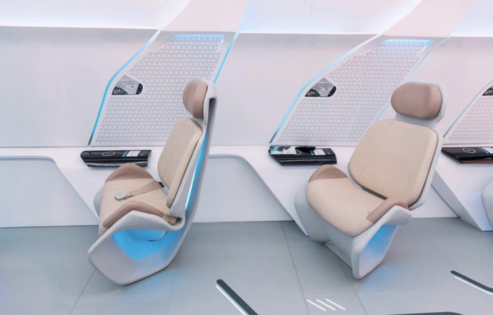 A l’intérieur de la rame de l’ Hyperloop entre Dubaï et Abou Dabi.