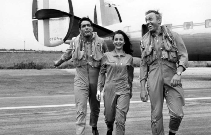 Tanguy et Laverdure sont les héros de la série télé « Les Chevaliers du Ciel », interprétés par Jacques Santi et Christian Marin. Au centre, Michèle Girardon interprétait Nicole.