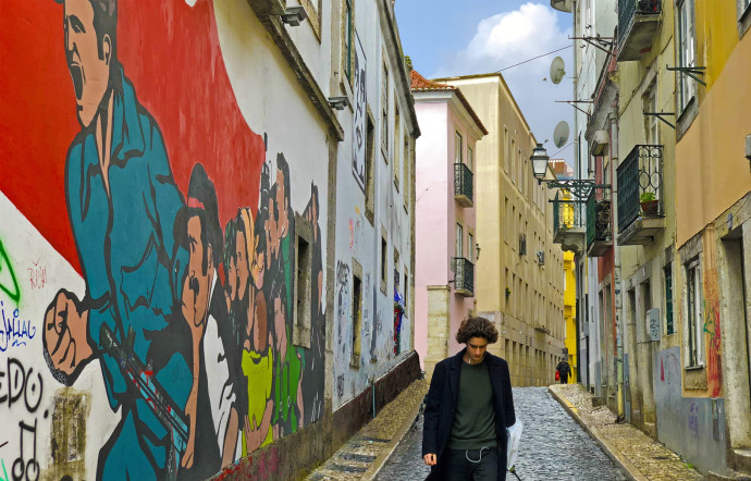 Fresque murale près de la Rua da Rosa, Bairro Alto.