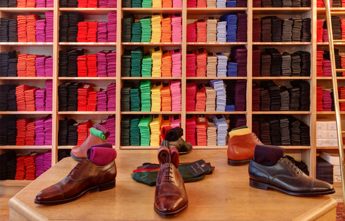 Mes Chaussettes Rouges, qui propose, sur internet et dans une seule boutique, à Paris, une sélection pointue.