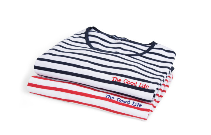 En bleu ou en rouge, la marinière unisexe Le Slip Français x The Good Life est disponible en édition très limitée !