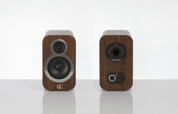 Q 3010i, basses 100 mm, aigus 22 mm, sensibilité 86 dB, 249 €.