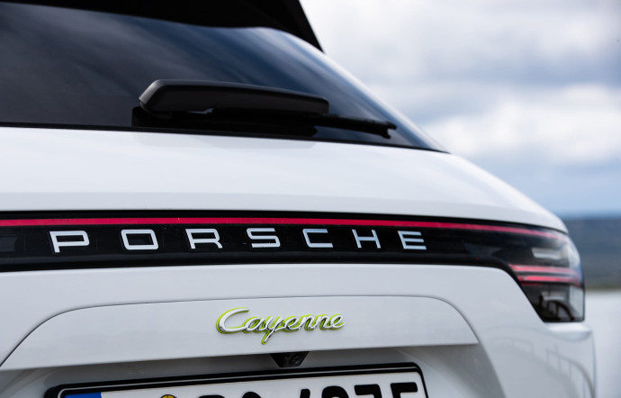 La typo « Cayenne », à l’arrière de sa nouvelle déclinaison hybride.