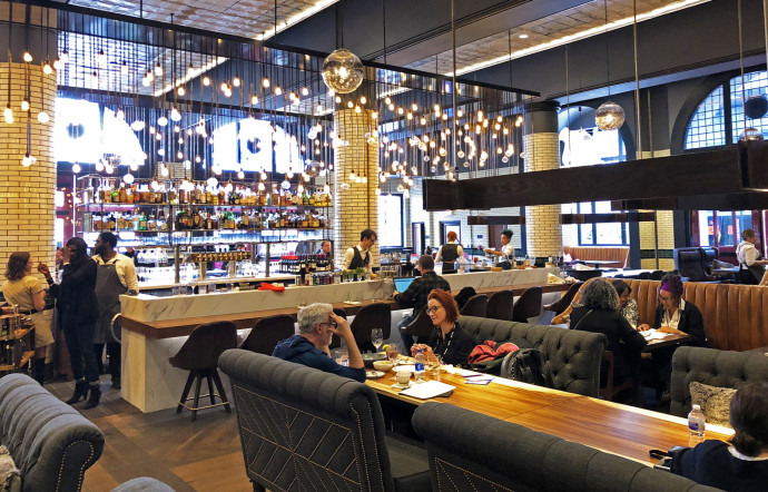 250 W Larned St., tél. +1 (313) 915-4422, www.detroitfoundationhotel.com.