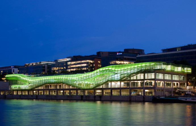 Les Docks-Cité de la mode et du design, à Paris, un lieu de culture multiple inauguré en 2012.