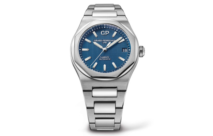 Laureato 42 mm, mouvement mécanique à remontage automatique, boîtier en acier 42 mm, cadran bleu motif « clou de paris », glace saphir, bracelet en acier, réserve de marche de 54 heures, étanche à 100 m. Prix : 11 200 €.