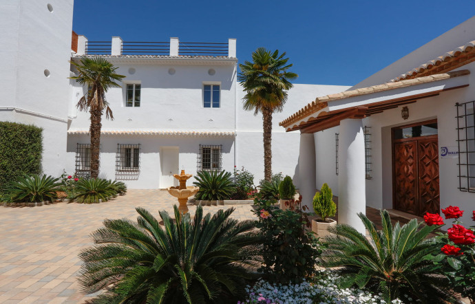 Le domaine Santa María de Aguas Vivas, entouré d’orangeraies, abrite les bâtiments du service R&D de Bollo.
