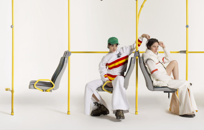 Madrid a repris son élan grâce à une nouvelle génération de créateurs indépendants, qui créent leur propre esthétique. María Ke Fisherman aime jouer avec les codes, à l’image de ses survêtements arborant le drapeau espagnol