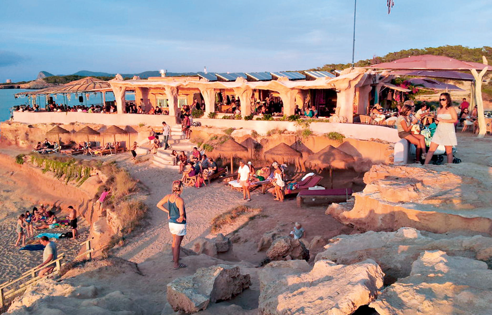 Cala Conta, Sant Agustí des Vedrà, Sant Josep de sa Talaia. Tél. +34 661 347 222. www.sunsetashram.com