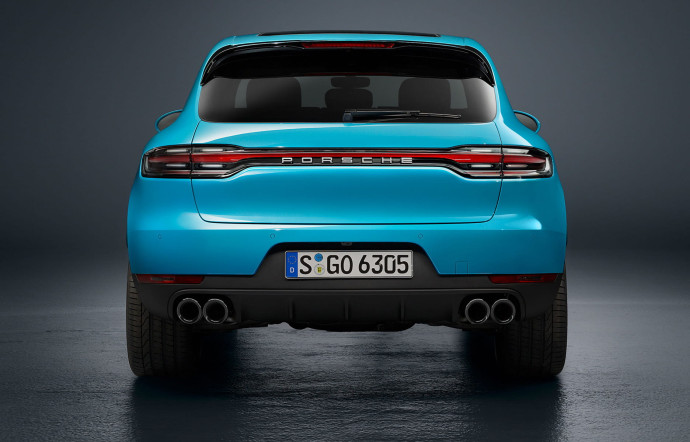A l’arrière, le jeu des feux de freinage achève de faire entrer le Macan dans la famille Porsche.