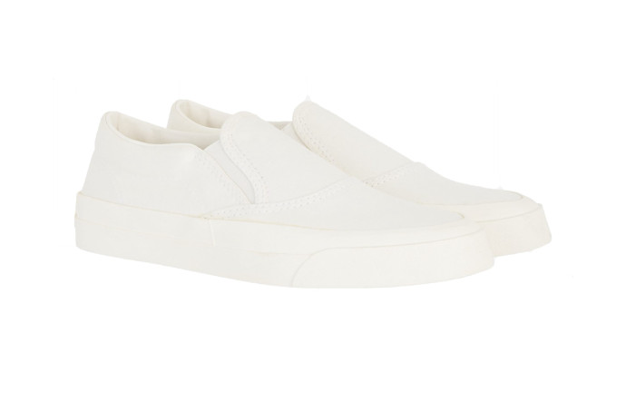 Chaussures Slip-On Sneakers, Maison Kitsuné, 150 €.