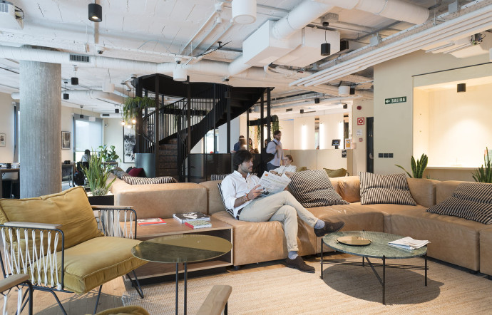 Preuve de l’effervescence start-up, l’installation d’espaces de coworking, comm e WeWork (photo), et du Google Campus.