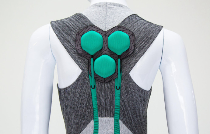 Produite par Superflex, la combinaison Aura se compose de muscles artificiels.
