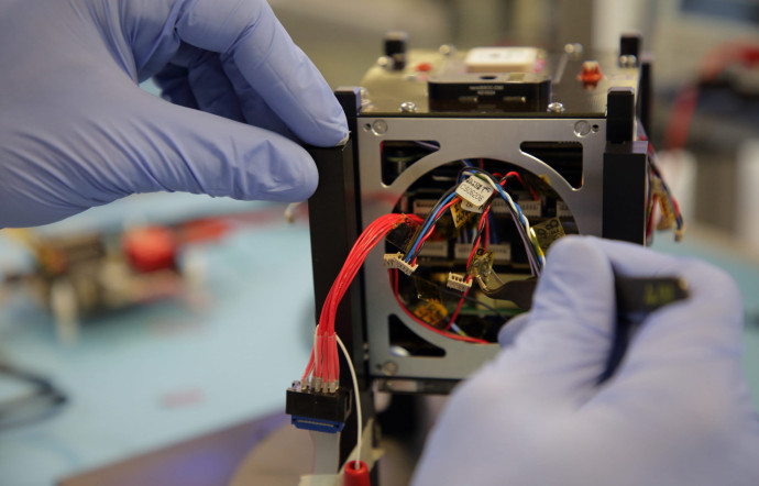 « 1U CubeSat », un satellite miniature de la firme Clyde Space.