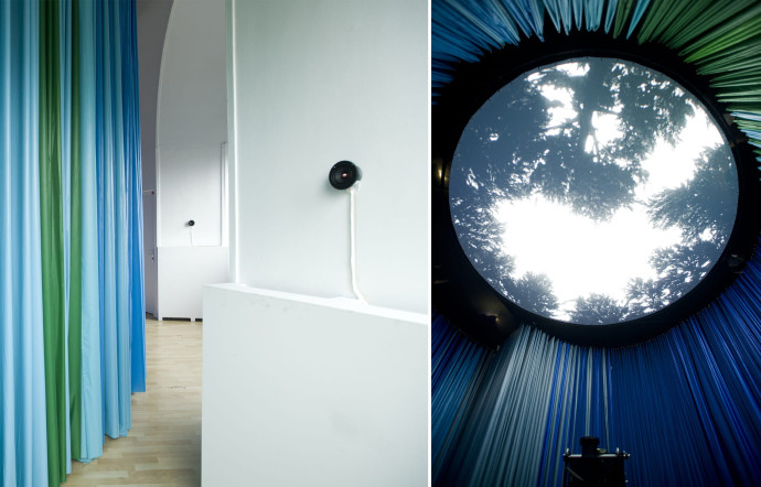 Au cinquième étage, l’installation Weather Patterns par Public Studio, une spirale de tissus dont l’entrée est tapissée de bruits citadins et dont l’intérieur est un havre de paix.