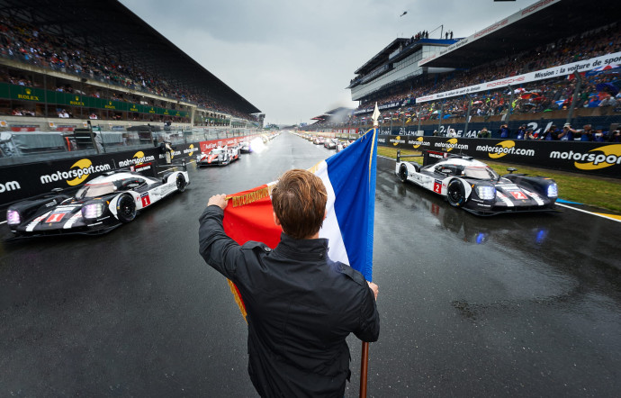 Brad Pitt donne le départ de la course (2016).