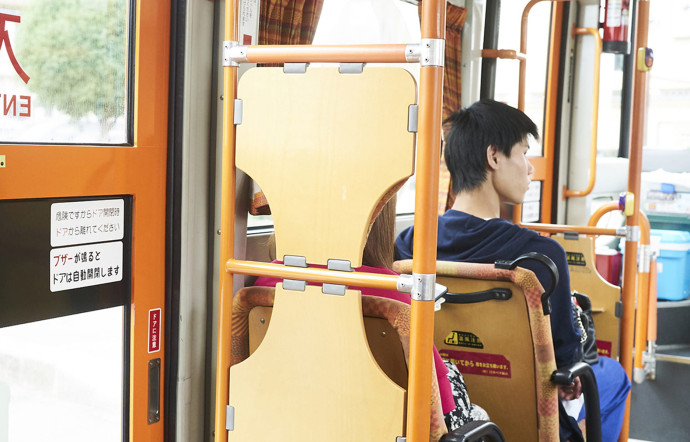 Un réseau de transport avec des véhicules plus écologiques a été mis en place.