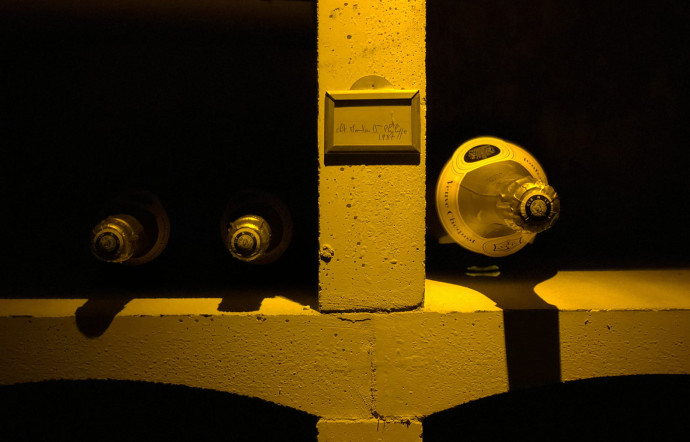 La cave de l’Hôtel du Marc sert surtout la mise en scène offerte aux invités de Veuve Clicquot.