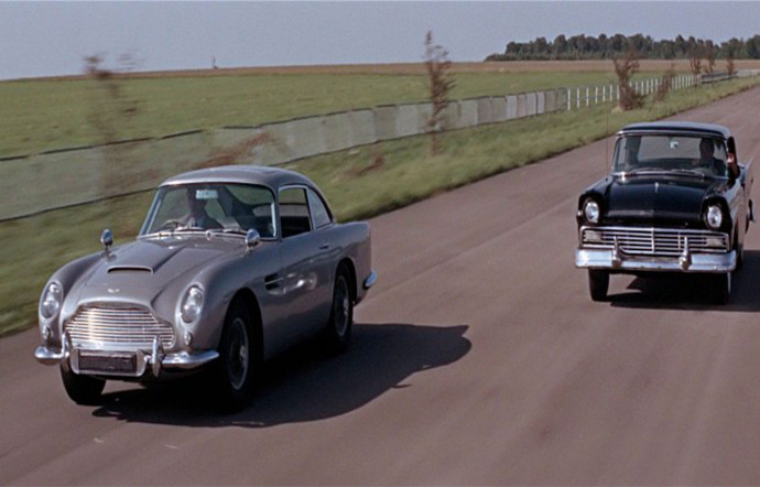 James Bond , Aston Martin DB5.