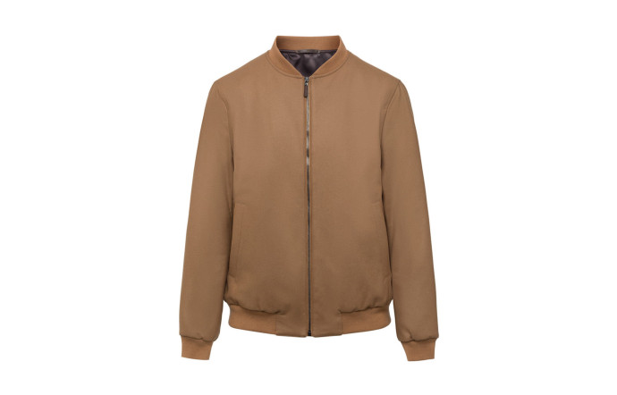 Hackett, 695 €.