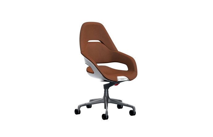 Poltrona Frau, à partir de 9 150 €.
