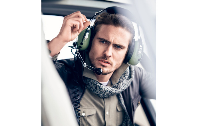 La marque attire les hommes épris de liberté et d’un style chic et décontracté.