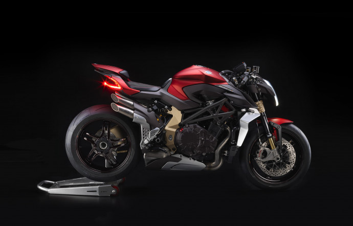 diapo-eicma-insert-mv-agusta-brutale-1000-oro