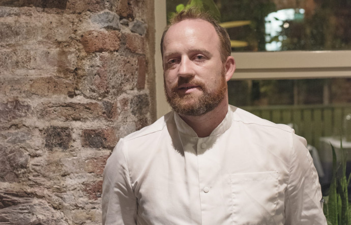 Le chef Bryan McCarthy, qui propose une cuisine moderne et locavore dans son restaurant, le Greenes. 48 MacCurtain Street. Tél. +353 (0)21 455 2279. www.greenesrestaurant.com