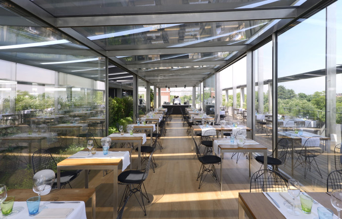 Terrazza Triennale, viale Emilio Alemagna, 6. Tél. +39 02 36644340. www.osteriaconvista.it