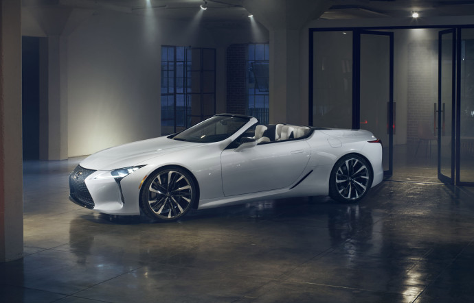 Lire l’article : Lexus fait sensation à Détroit avec son concept LC Cabriolet