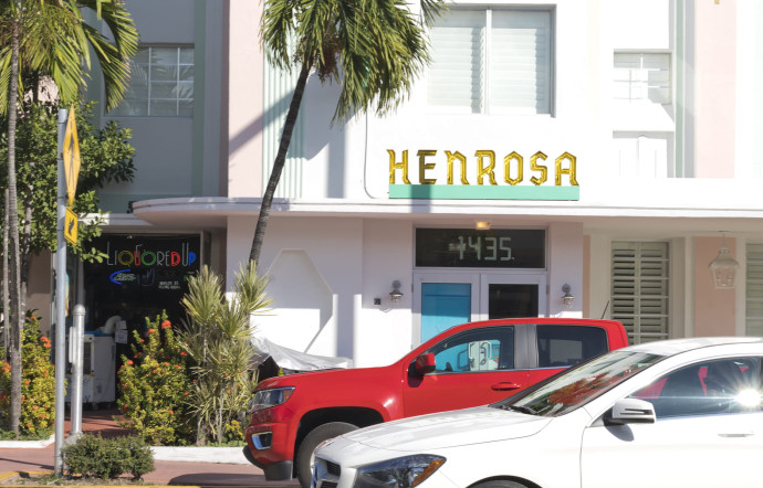 Miami a connu plusieurs vagues d’immigration, en provenance de Cuba et d’Amérique latine. La ville réussit à intégrer ces nouveaux arrivés, mais il s’agit souvent d’emplois mal payés.