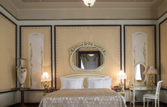 2 Teatralniy Proezd. Tél. +7 (495) 266 01 70. www.metropol-moscow.ru
