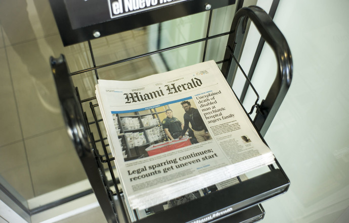 Le journal est édité en anglais et en espagnol. Les lecteurs locaux sont en effet majoritairement originaires de Cuba et d’Amérique latine.