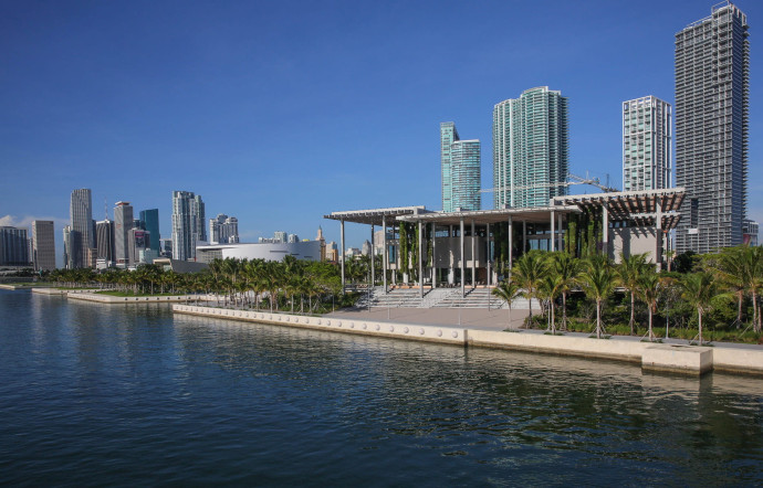 Jorge M. Pérez, le milliardaire et philanthrope argentin d’origine cubaine, a fait fortune dans l’immobilier. Le Pérez Art Museum a été même nommé ainsi en son honneur.