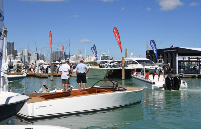 Depuis 2016, le MIBS se tient à Virginia Key : 1 400 modèles de bateaux y sont exposés, dont 700 à l’eau et 200 disponibles à l’essai, autour de 25 000 m2 de pontons.